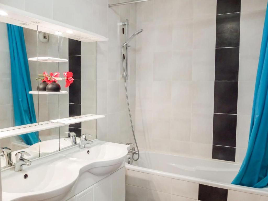 Vert Paradis - Vue Apaisante Sur Golf, Pins Parasols, 2E Etage - 80 M2 Dont Terrasse Avec Pergola, 2 Chambres, 3Et Iles, 3 Clim, Wifi - Piscine, Parking Et Park A Velos, Ascenseur - En Option Linge, Menage - Pistes Cyclables, Mer A Proximite แซงต์-ซีเปรียง ภายนอก รูปภาพ